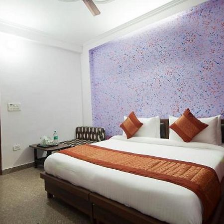 Airport Hotel Green Heights New Delhi Buitenkant foto