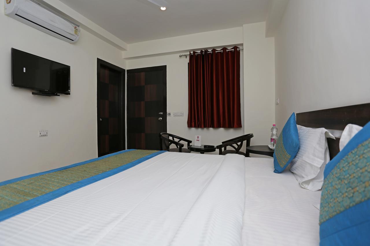 Airport Hotel Green Heights New Delhi Buitenkant foto