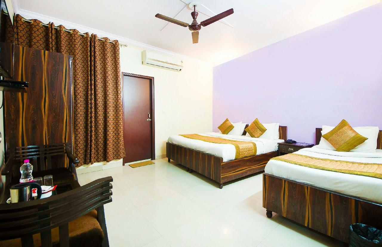 Airport Hotel Green Heights New Delhi Buitenkant foto
