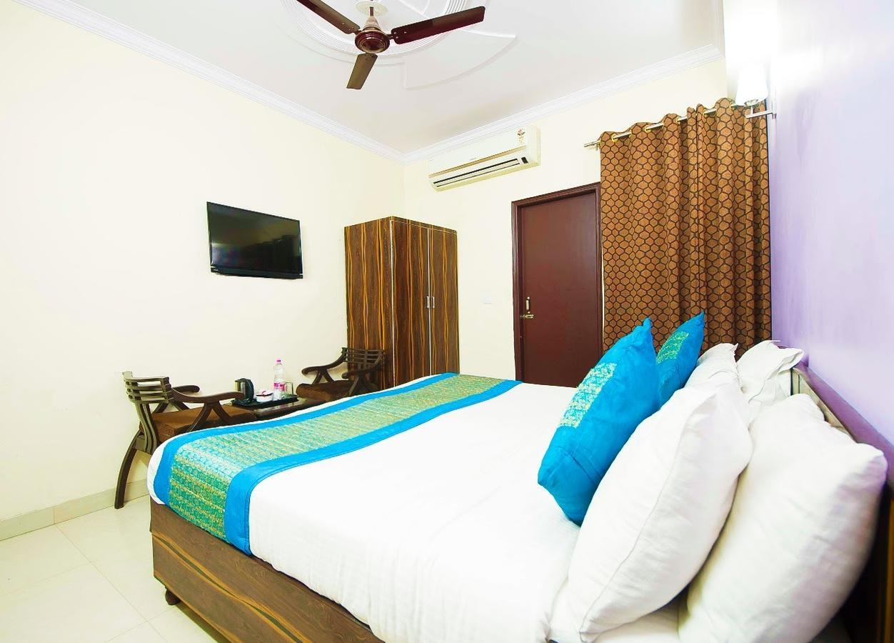 Airport Hotel Green Heights New Delhi Buitenkant foto