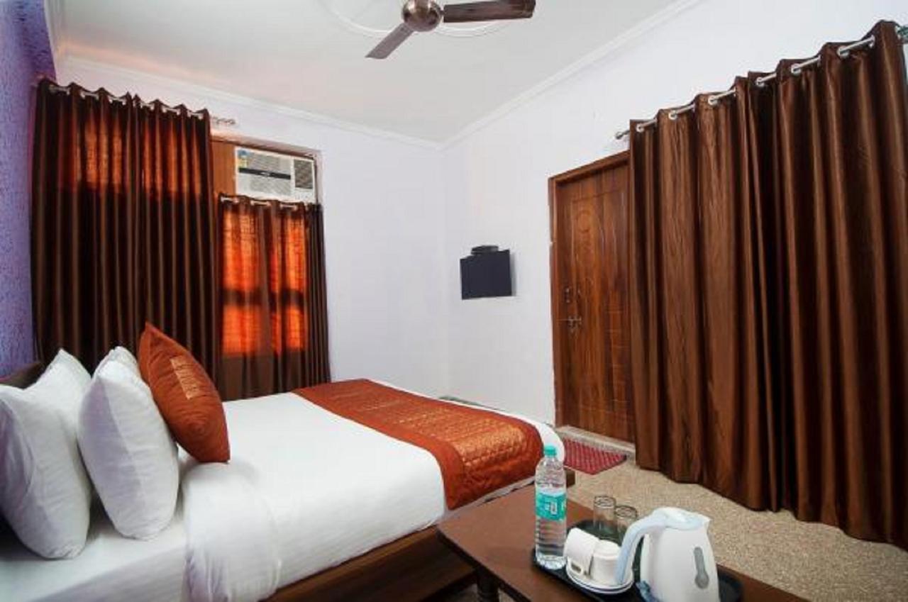 Airport Hotel Green Heights New Delhi Buitenkant foto