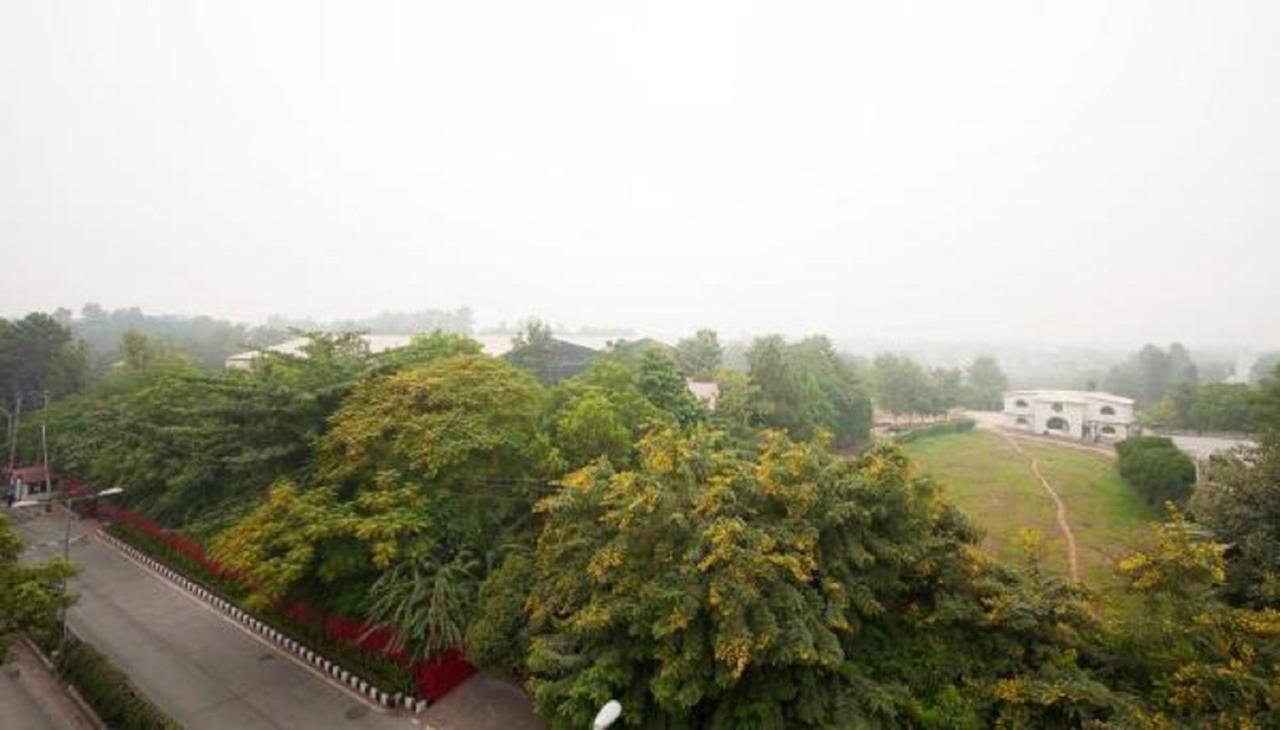 Airport Hotel Green Heights New Delhi Buitenkant foto